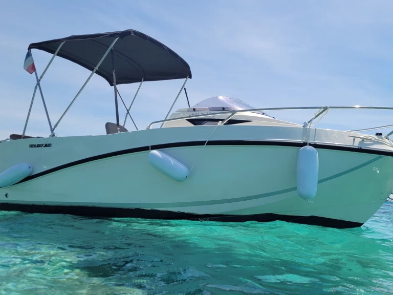 Wynajem Motorówka Quicksilver z patentem 