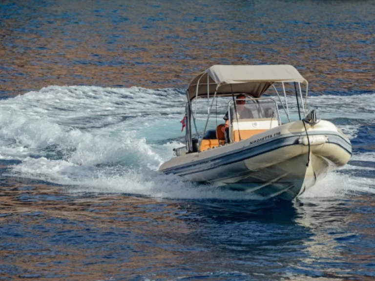 Wynajem Łódż półsztywna Oceanic z patentem 
