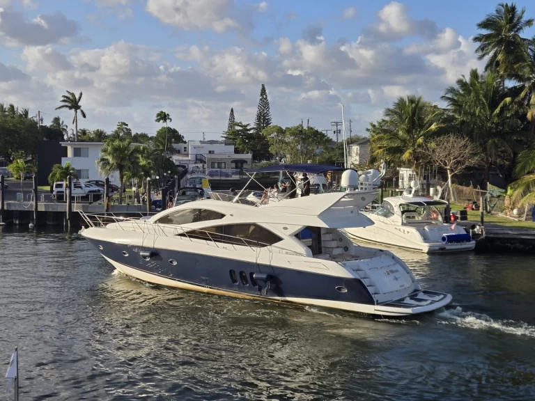 Wynajem Luksusowy jacht w Miami - Sunseeker Manhattan 70