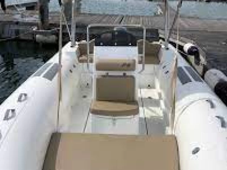 Wynajem Łódż półsztywna Doriano Marine z patentem 