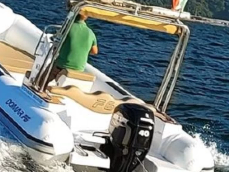 Łódż półsztywna do wynajmu w Porto di Salerno w najlepszej cenie