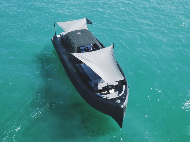 Wynajmij Vanquish VQ45 - BALR w Ibiza Town