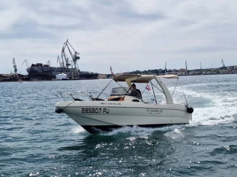 Wynajem Motorówka T.A.MARE z patentem 