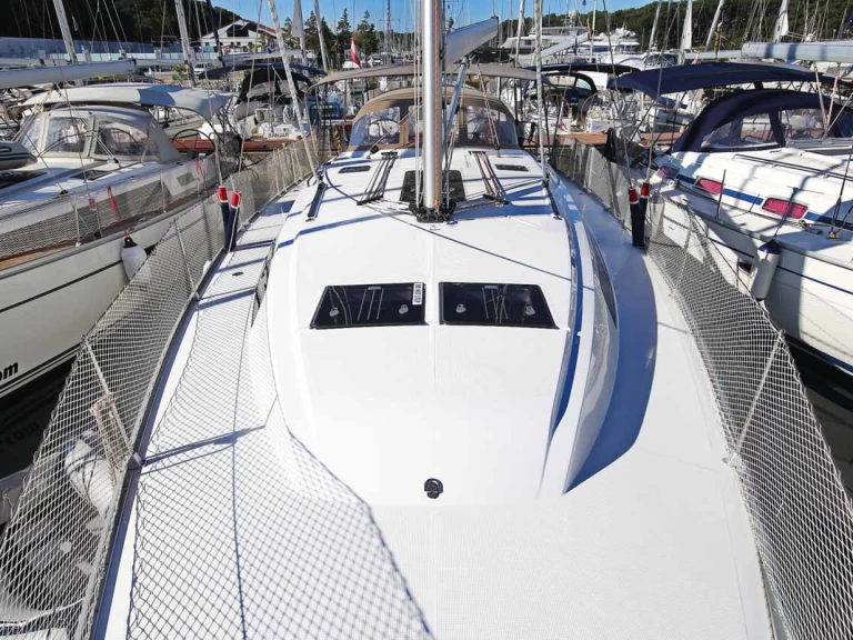 Wynajem Żaglowiec Bavaria z patentem 