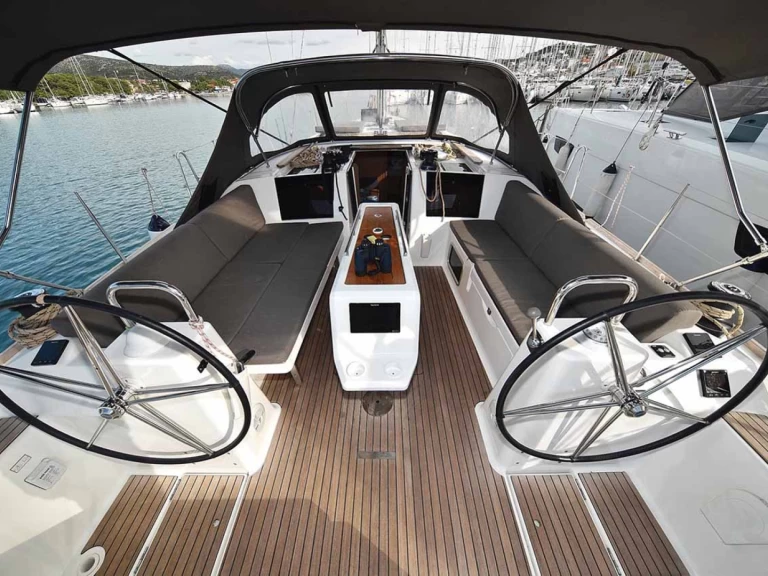 Żaglowiec do wynajmu w Pula w najlepszej cenie