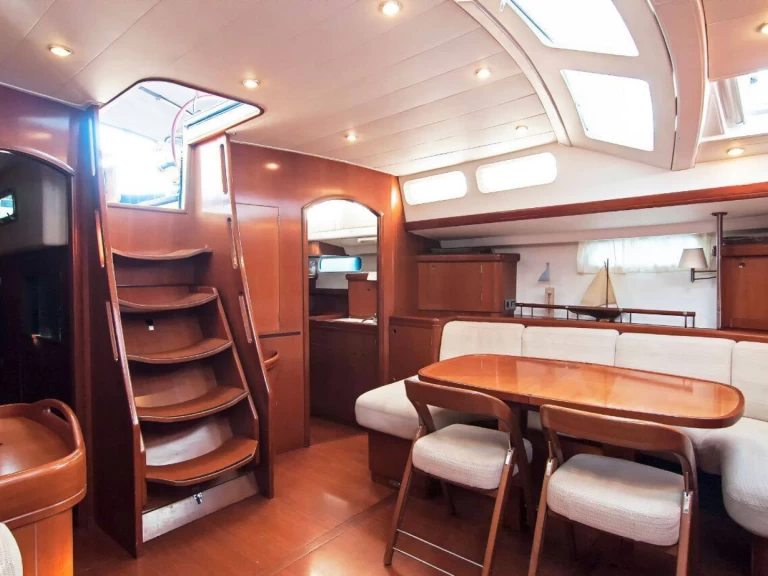 Wynajem Żaglowiec Bénéteau z patentem 