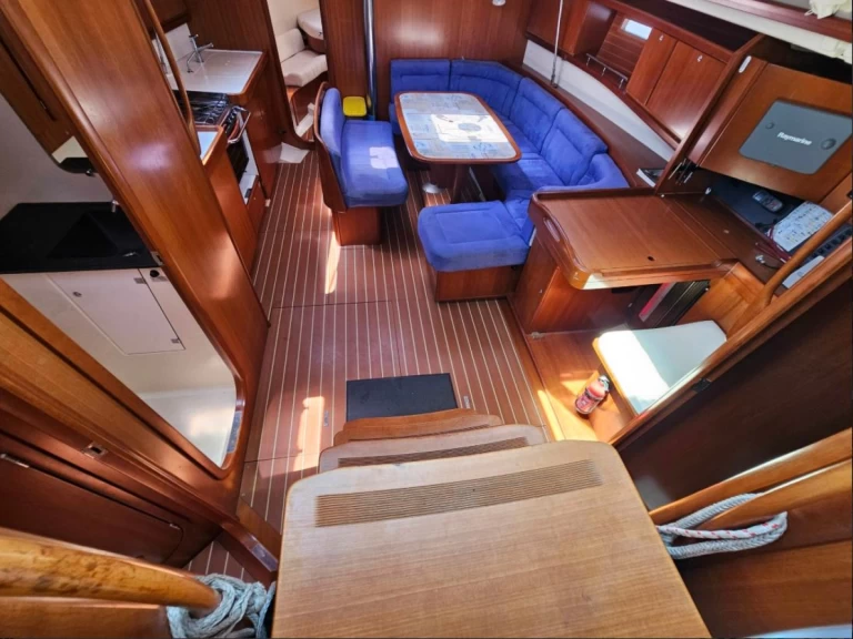 Dufour Dufour 425 Grand Large między profesjonalistami a osobami prywatnymi w Arzon