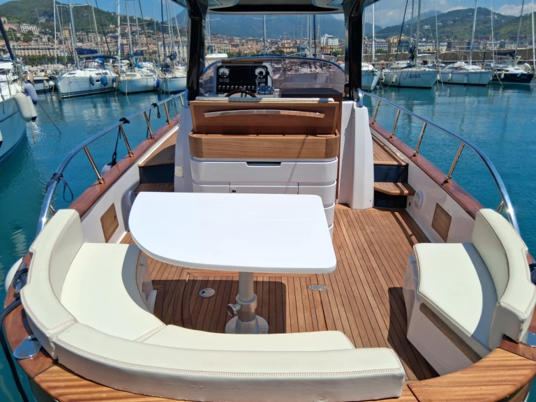 Mimi Libeccio 9.5 wa między profesjonalistami a osobami prywatnymi w Amalfi