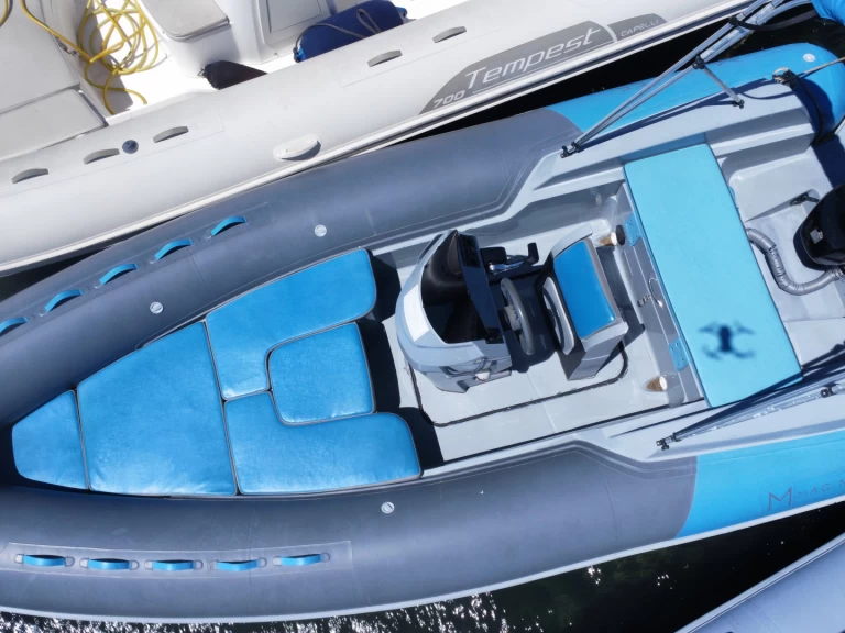 Łódż półsztywna do wynajmu w Porto Rotondo w najlepszej cenie