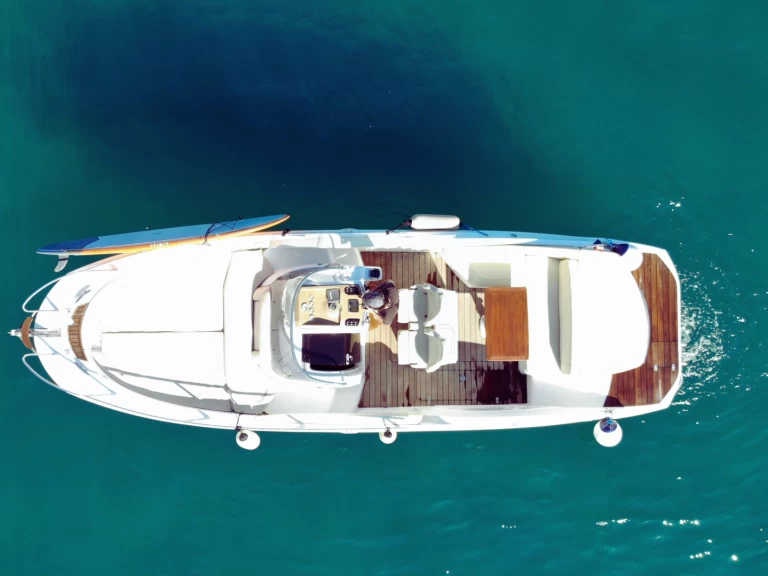 Motorówka do wynajmu w Mandelieu-la-Napoule w najlepszej cenie