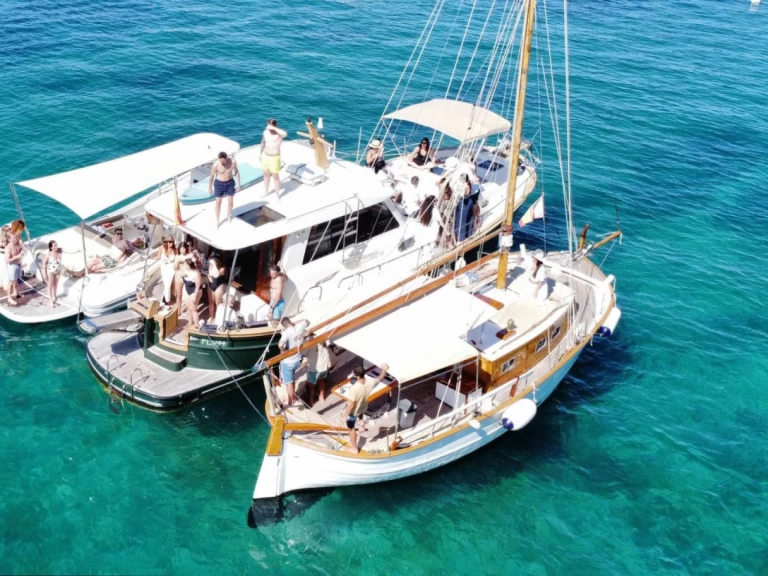 Benassar Llaut między profesjonalistami a osobami prywatnymi w Palma de Mallorca