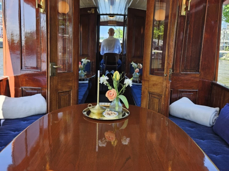 Custom Made Sloop między profesjonalistami a osobami prywatnymi w Amsterdam