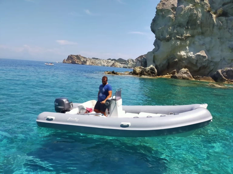 Łódż półsztywna do wynajmu w Ponza w najlepszej cenie