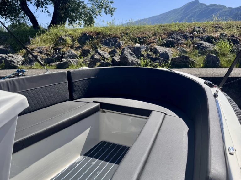 Best Rental Boat 555 Tender między profesjonalistami a osobami prywatnymi w Aix-les-Bains