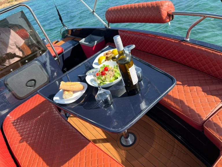 Motorówka do wynajmu w Glyfada w najlepszej cenie