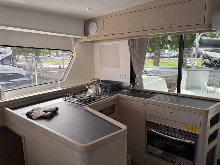 Wynajem łodzi Lagoon Lagoon 42 w Alimos na SamBoat 