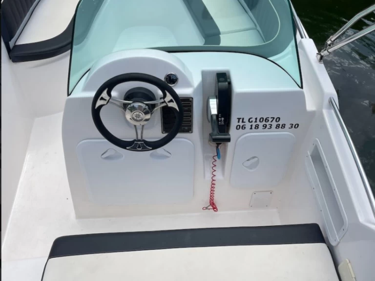 Motorówka do wynajmu w Aix-les-Bains w najlepszej cenie