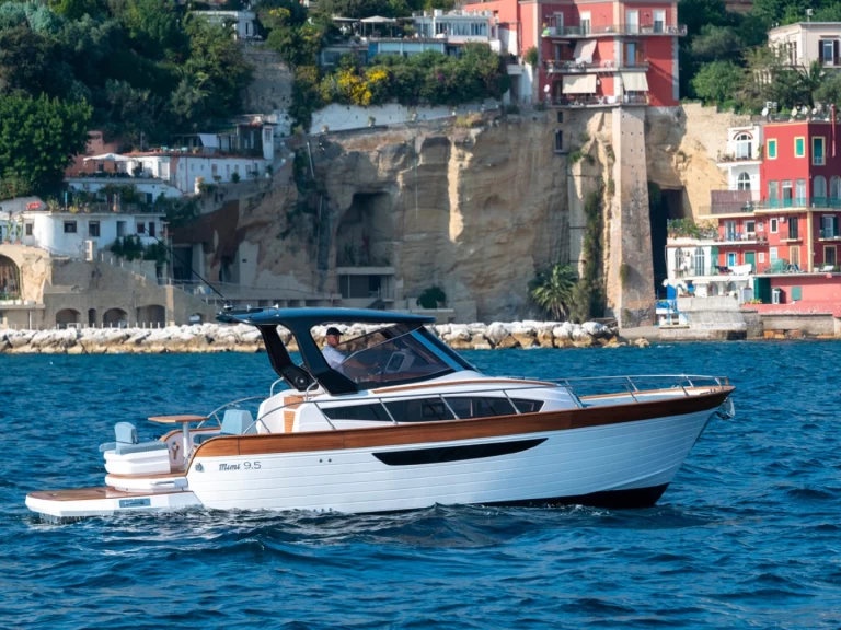 Wynajem Motorówka Mimi z patentem 