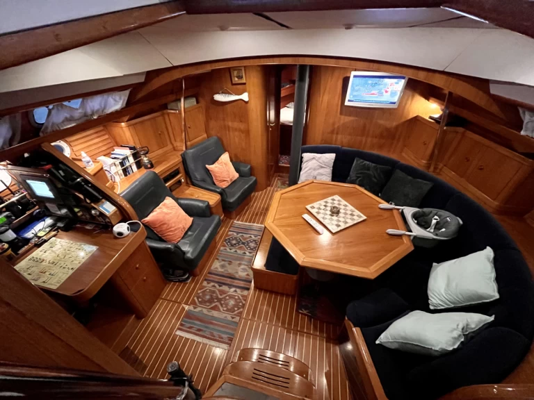 Jeanneau Sun Odyssey 47 Cc między profesjonalistami a osobami prywatnymi w Hyeres