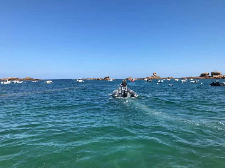 Wynajmij Łódż półsztywna z lub bez skippera Valiant w Trébeurden