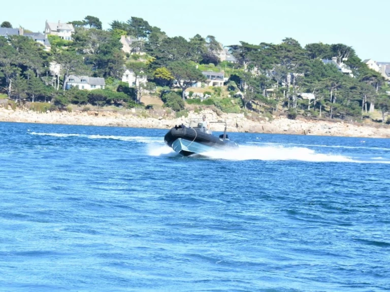 Wynajem Łódż półsztywna w Trébeurden - Zodiac Club 750