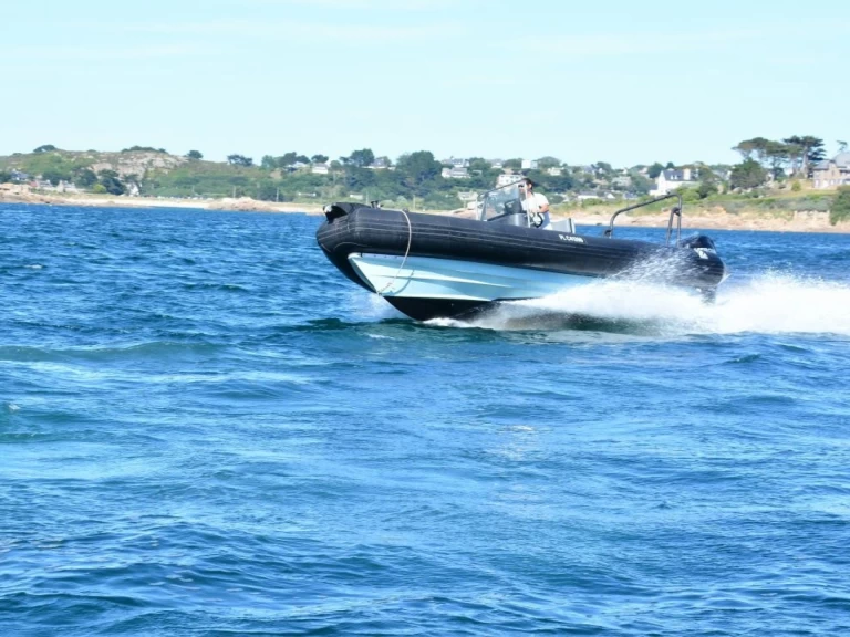 Zodiac Club 750 między profesjonalistami a osobami prywatnymi w Trébeurden