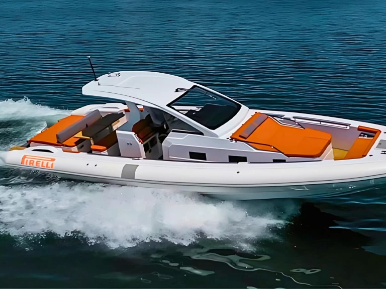 Wynajem Łódż półsztywna w Neapol - Pirelli 42 EFB