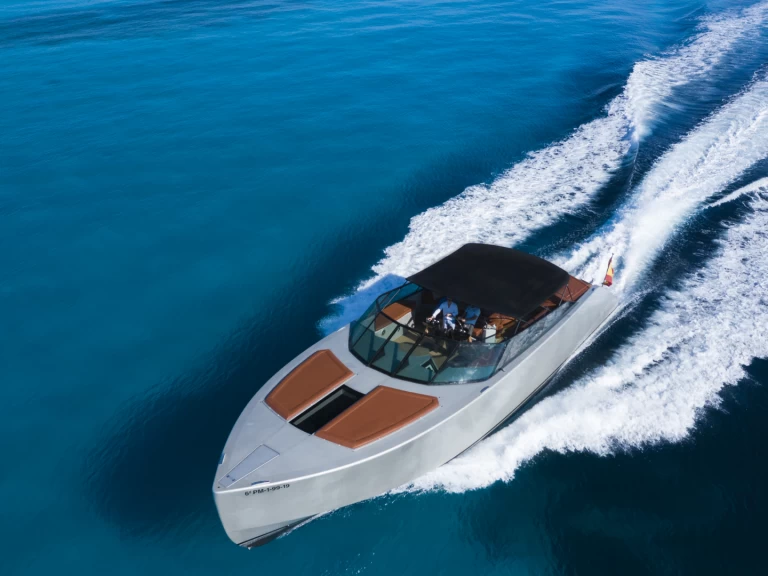 WATERDREAM CALIFORNIA 65 Sir Hotels między profesjonalistami a osobami prywatnymi w Ibiza Town