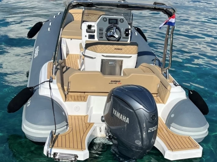 Salpa Salpa Soleil 23 między profesjonalistami a osobami prywatnymi w Dubrownik