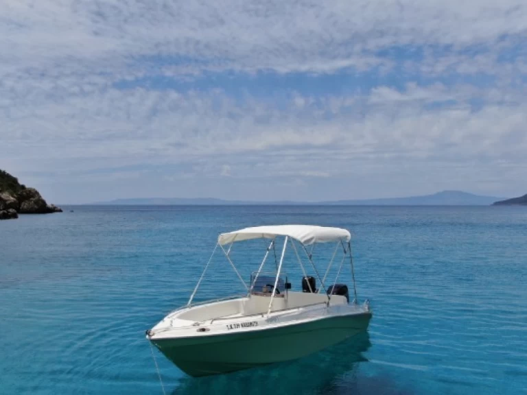 Motorówka do wynajmu w Kardamýli w najlepszej cenie