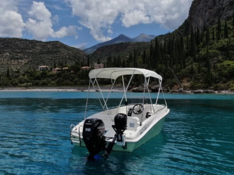 Assos 510 między profesjonalistami a osobami prywatnymi w Kardamýli