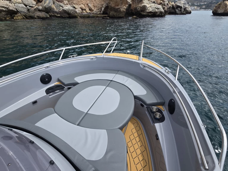 Motorówka do wynajmu w La Herradura w najlepszej cenie