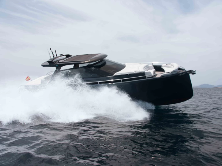 Wynajmij STEELER BRONSON 50 CELEBRATE LIFE w Ibiza Town