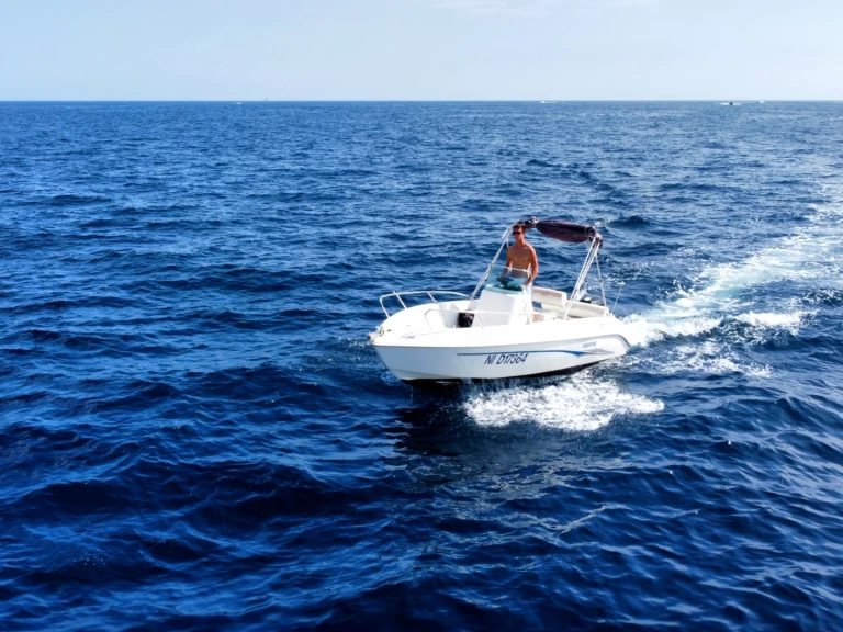 Motorówka do wynajmu w Mandelieu-la-Napoule w najlepszej cenie