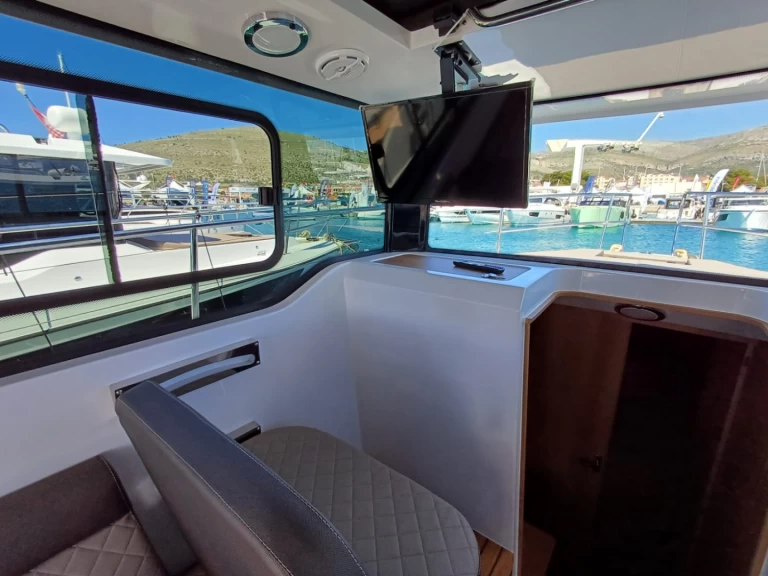 Wynajmij Motorówka z lub bez skippera Nikhen w Donji Seget