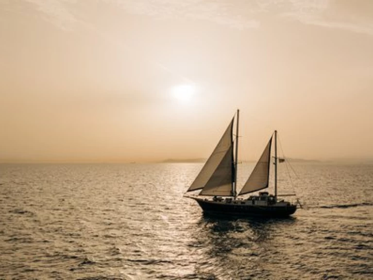 Mariner Don 17 Ltd Anemos & Almyra między profesjonalistami a osobami prywatnymi w Sarandë