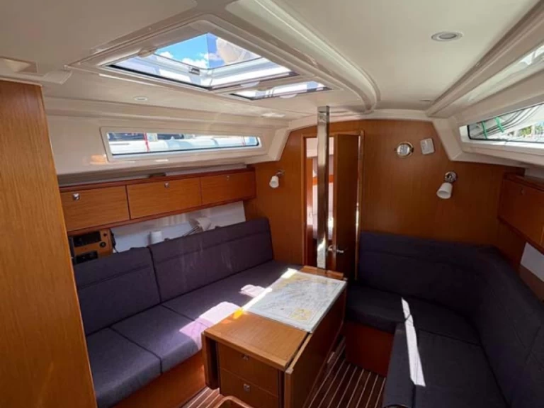 Wynajem Żaglowiec w Jezera - Bavaria Cruiser 34