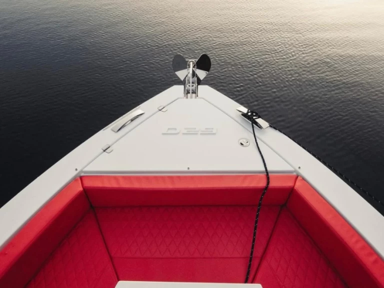 De Antonio Yacht D29 De Antonio Yacht D29 między profesjonalistami a osobami prywatnymi w Cala Gonone