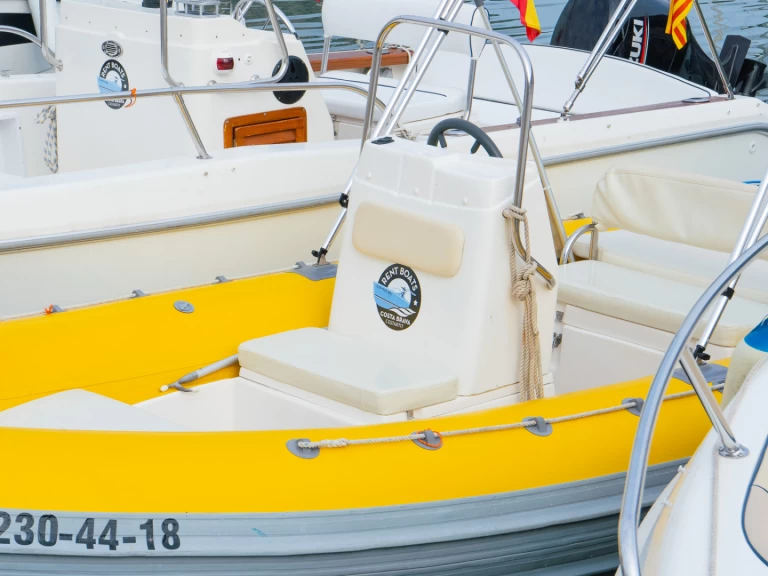 Wynajem Łódż półsztywna Gommonautica z patentem 