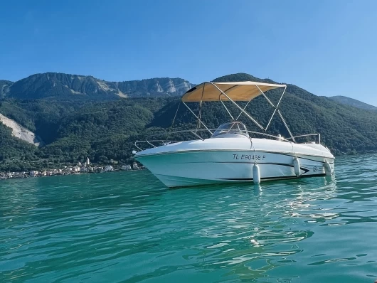 Motorówka do wynajmu w Évian-les-Bains w najlepszej cenie