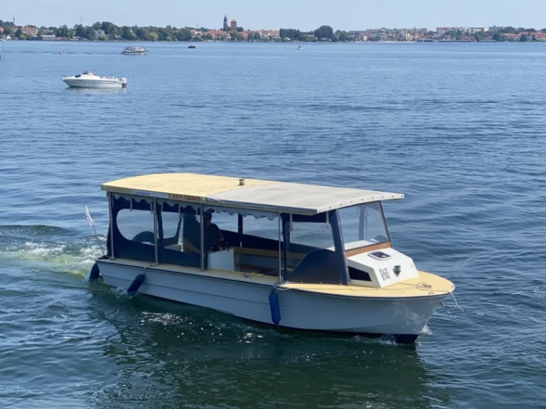 Wynajmij Tagescharter Barkasse w Waren (Müritz)