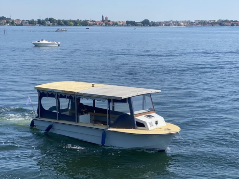 Wynajem łodzi Waren (Müritz) tanio Barkasse