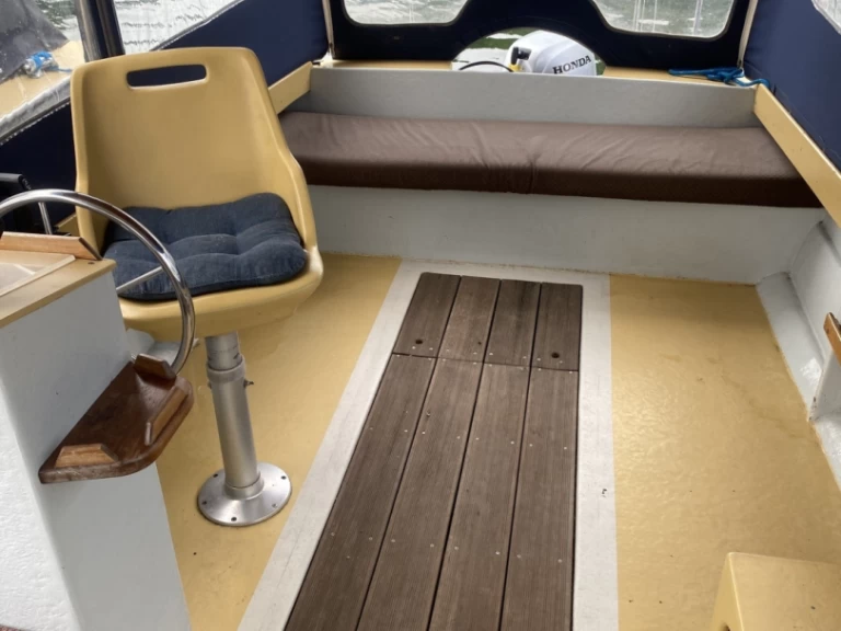 Tagescharter Barkasse między profesjonalistami a osobami prywatnymi w Waren (Müritz)