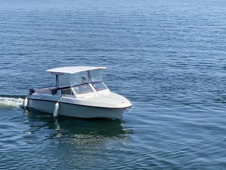 Tagescharter Lotus między profesjonalistami a osobami prywatnymi w Waren (Müritz)