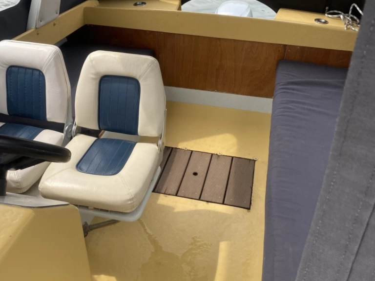 Tagescharter Barkasse między profesjonalistami a osobami prywatnymi w Waren (Müritz)