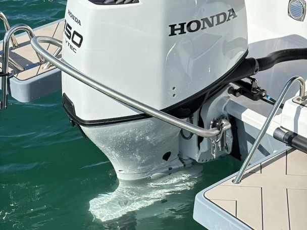 Wynajem Motorówka trident z patentem 