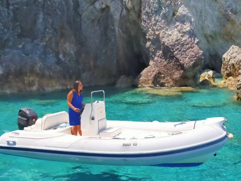 Łódż półsztywna do wynajmu w Ponza w najlepszej cenie