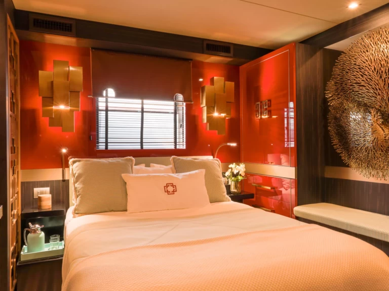 Wynajem Motorówka w Ibiza Town - House of Hütter  Goldfinger