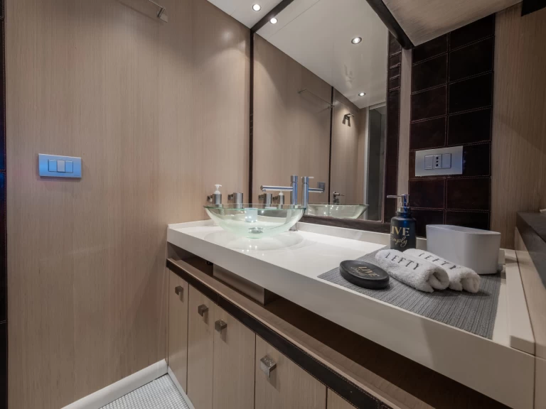 Wynajem Luksusowy jacht Jaguar z patentem 