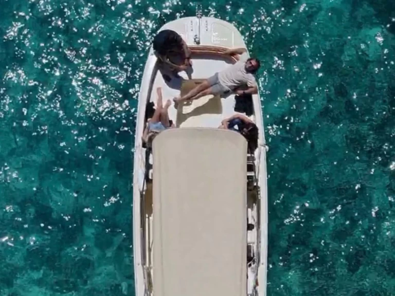 Wynajem łodzi Sant Antoni de Portmany tanio Invictus 200SX